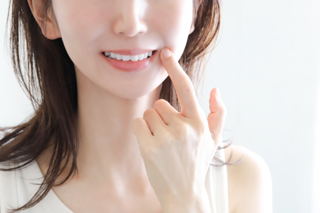 冷たいものがしみる…それ、《知覚過敏》かもしれません